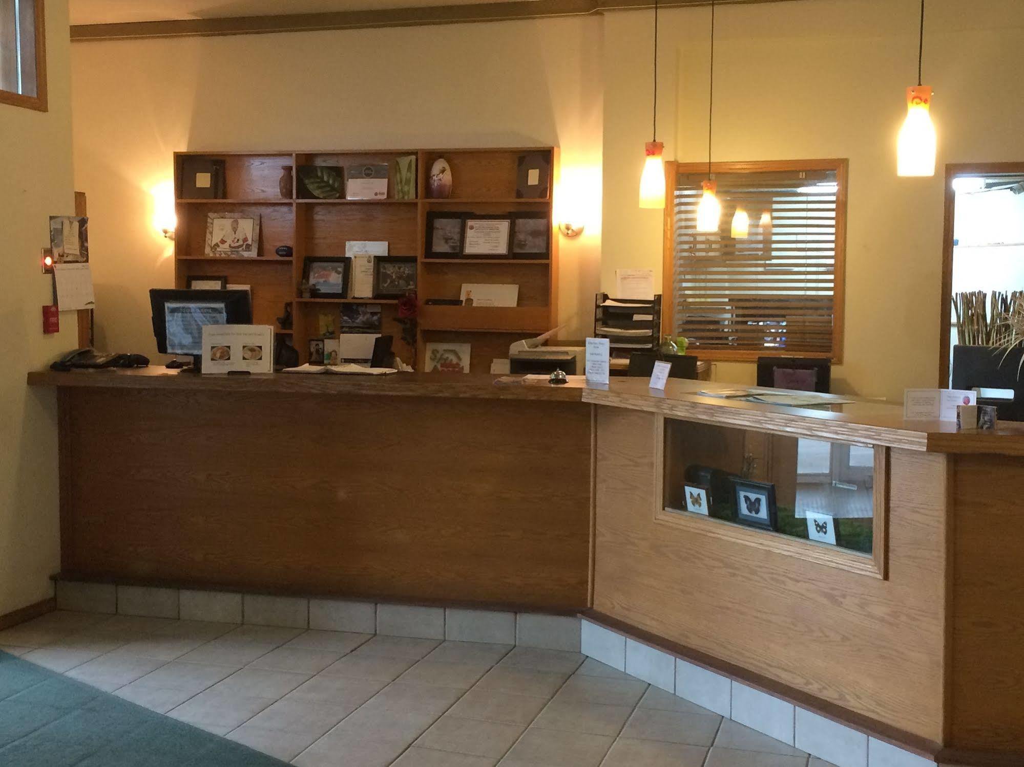 Esterhazy Motor Hotel Bagian luar foto